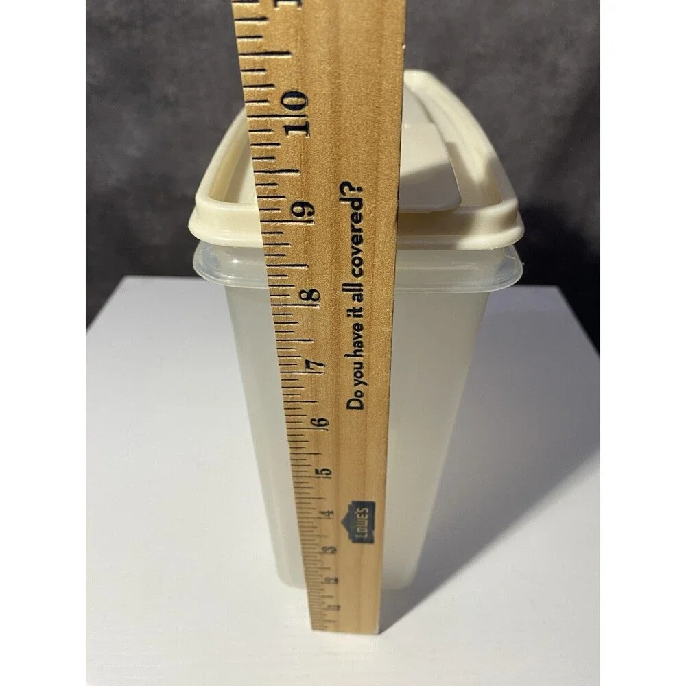 Rubbermaid Servin Saver 1.3 Gallon Plastic Cereal Keeper with Almond Lid